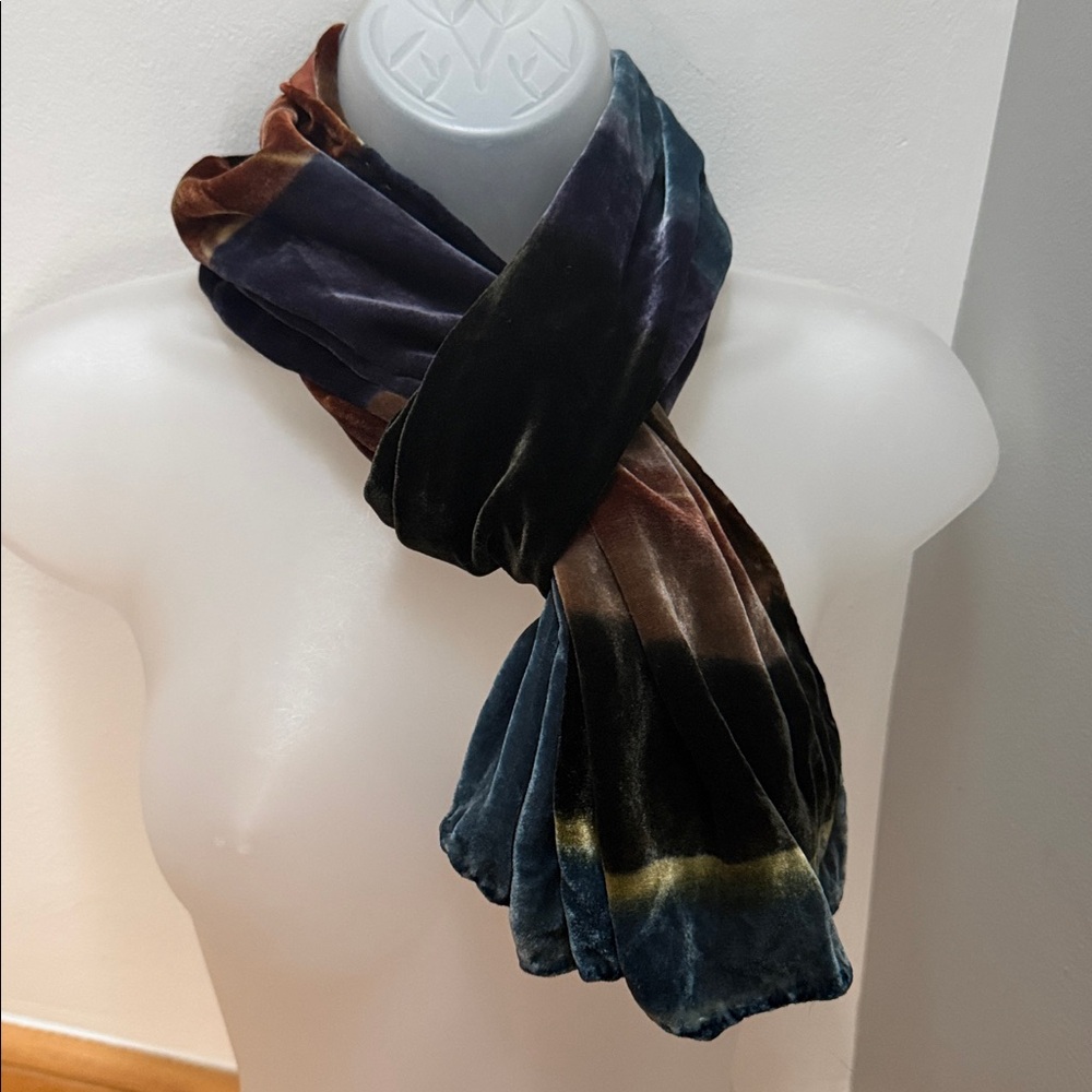 Artisan Hand Painted Velvet Rectangular Gorgeous … - image 1